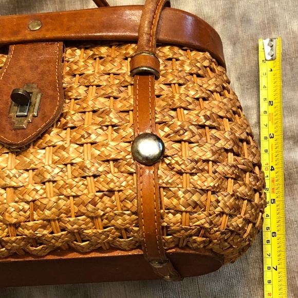 Vintage Tooled Leather Basket Purse - Picture 15 of 16